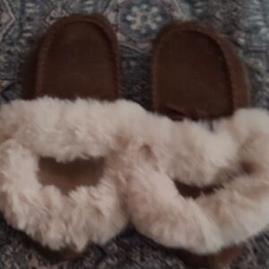 Cozy Brown Slippers with Cream Fur Lining
